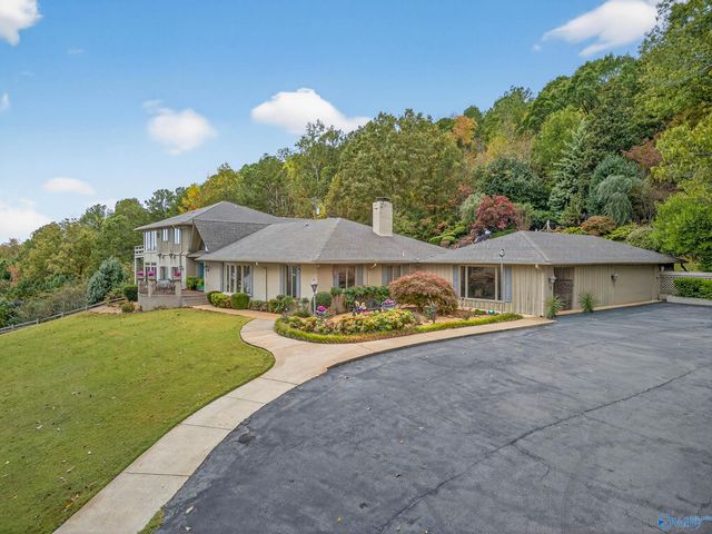 447 Riverton Drive, Rainbow City, AL 35906