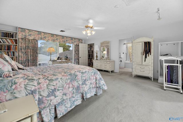 447 Riverton Drive, Rainbow City, AL 35906