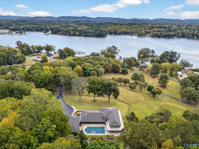 447 Riverton Drive, Rainbow City, AL 35906