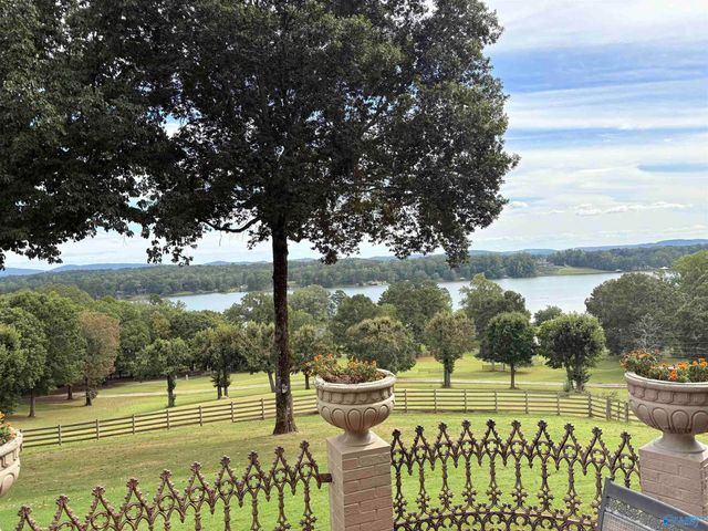 447 Riverton Drive, Rainbow City, AL 35906