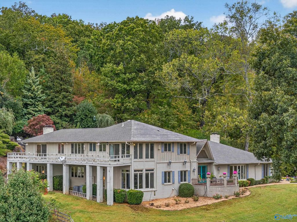 447 Riverton Drive, Rainbow City, AL 35906