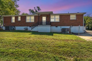 1910B Riverside Dr, Nashville, TN 37216