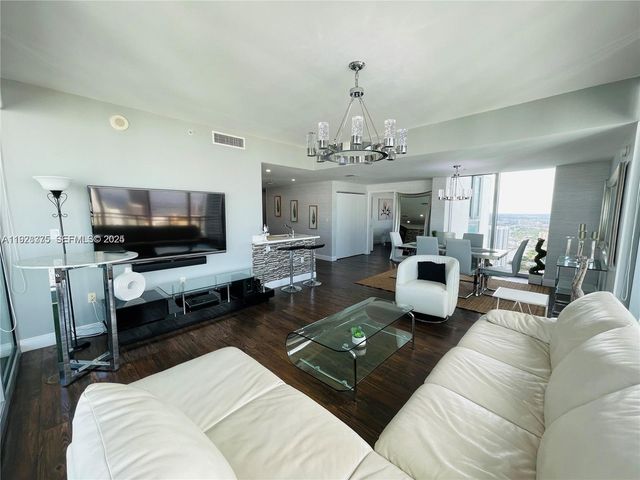 90 SW 3rd St 4404, Miami, FL 33130