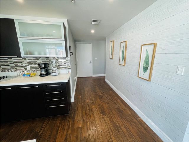 90 SW 3rd St 4404, Miami, FL 33130