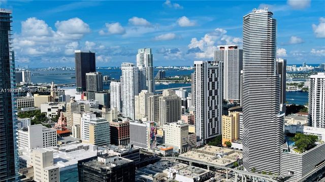 90 SW 3rd St 4404, Miami, FL 33130