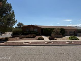 10850 Valle Grande Ct. Court, El Paso, TX 79935