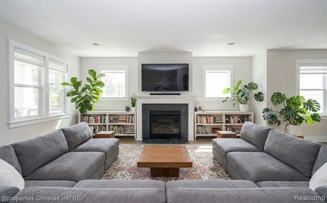 805 Forest Avenue, Royal Oak, MI 48067