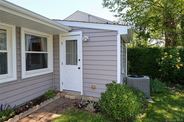12 Ronan Road, Glen Cove, NY 11542