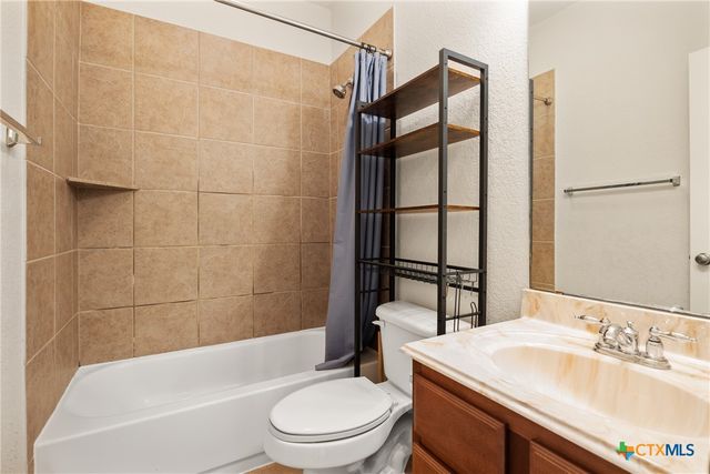 1262 Morning Glory Lane, Adkins, TX 78101