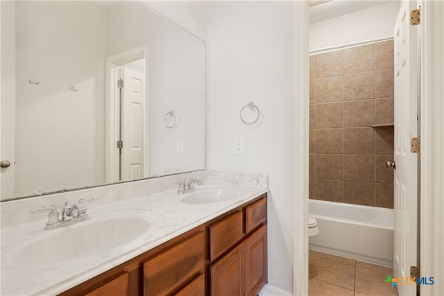 1262 Morning Glory Lane, Adkins, TX 78101