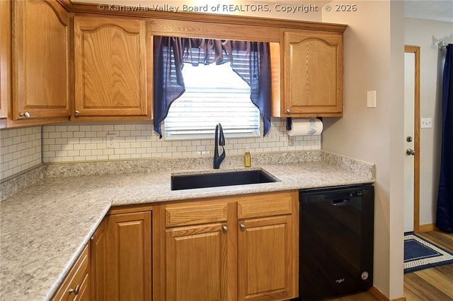 3180 Putnam Avenue, Hurricane, WV 25526