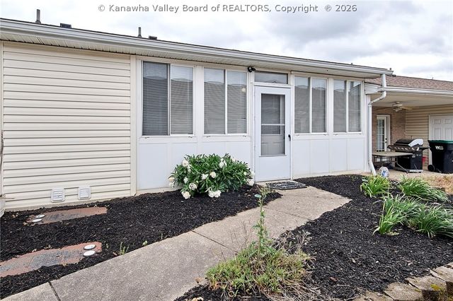 3180 Putnam Avenue, Hurricane, WV 25526