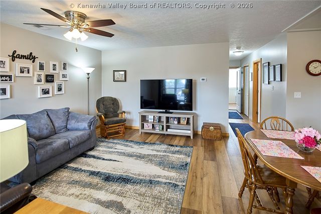3180 Putnam Avenue, Hurricane, WV 25526