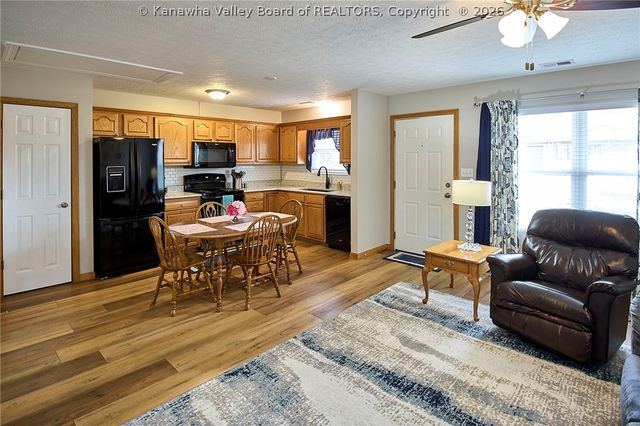 3180 Putnam Avenue, Hurricane, WV 25526