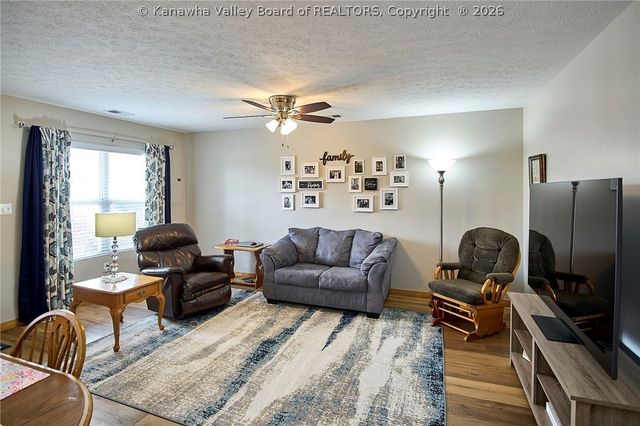 3180 Putnam Avenue, Hurricane, WV 25526