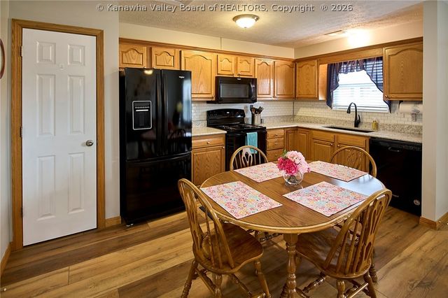 3180 Putnam Avenue, Hurricane, WV 25526