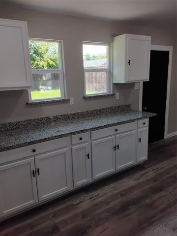 3913 Schwartz Avenue, Fort Worth, TX 76106
