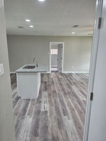 3913 Schwartz Avenue, Fort Worth, TX 76106