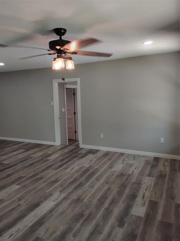 3913 Schwartz Avenue, Fort Worth, TX 76106