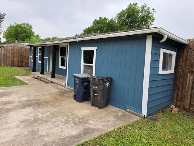 3913 Schwartz Avenue, Fort Worth, TX 76106