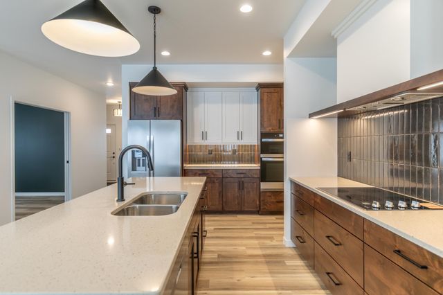 6867 Sun Valley Blvd, Horace, ND 58047