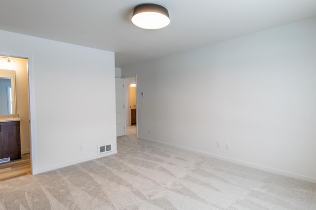 6867 Sun Valley Blvd, Horace, ND 58047