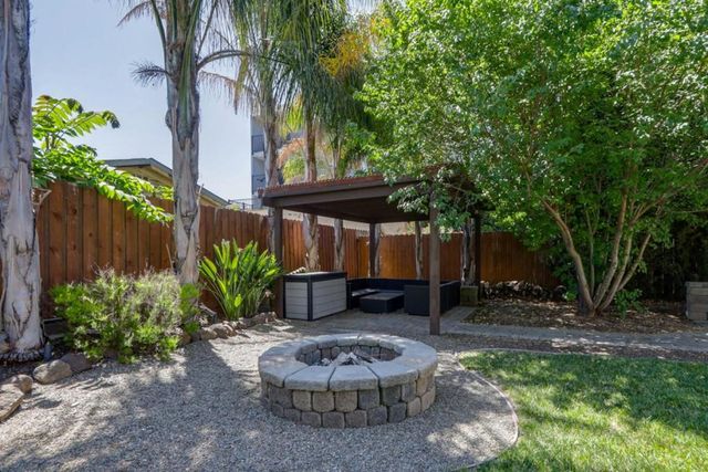 52 Murray Court, Redwood City, CA 94061