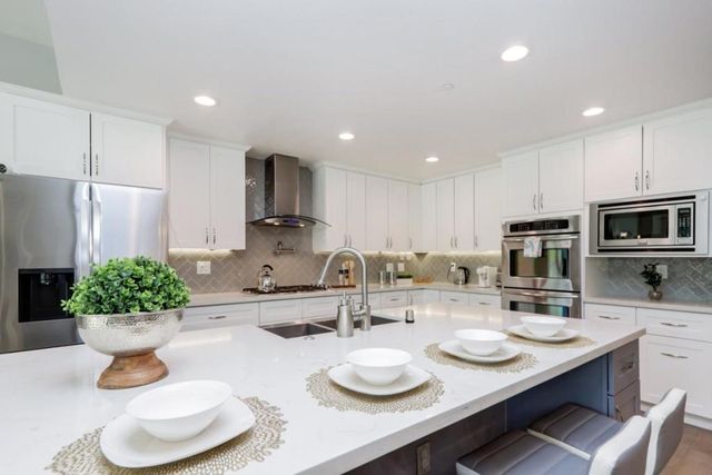 52 Murray Court, Redwood City, CA 94061