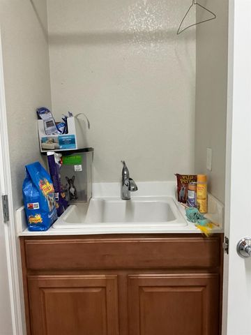 10537 Lake Point Ave, Stockton, CA 95219