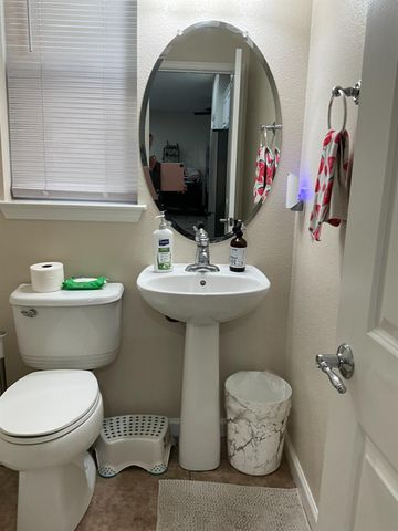 10537 Lake Point Ave, Stockton, CA 95219