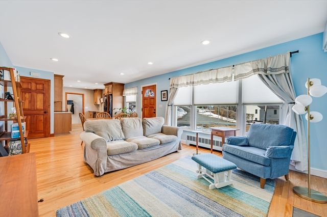 15 Hillside, Woburn, MA 01801