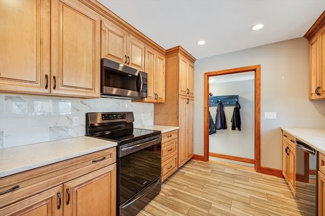 15 Hillside, Woburn, MA 01801