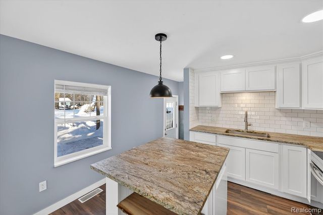 4539 Parker Drive, Howell, MI 48843