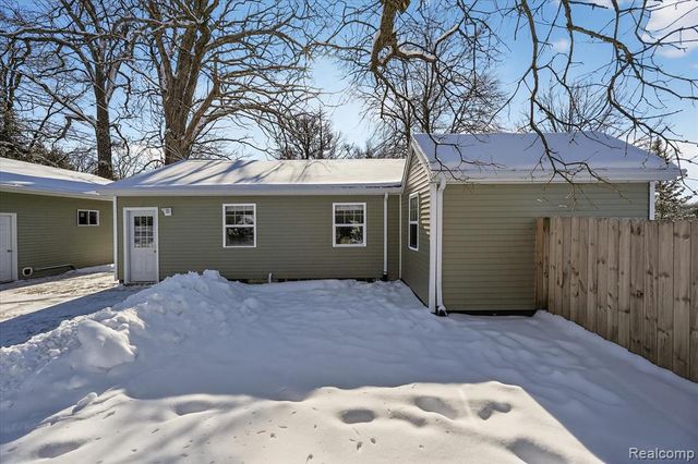 4539 Parker Drive, Howell, MI 48843