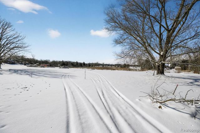 4539 Parker Drive, Howell, MI 48843