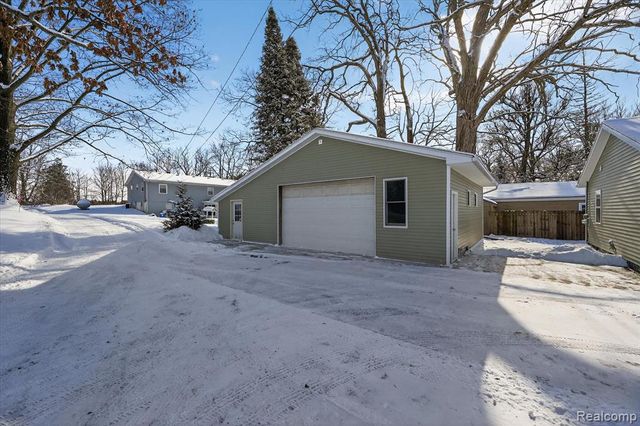 4539 Parker Drive, Howell, MI 48843