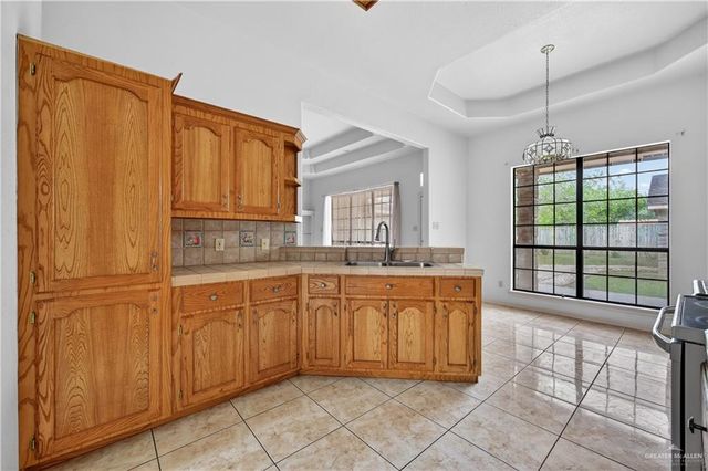 2010 Point West Drive, Edinburg, TX 78539