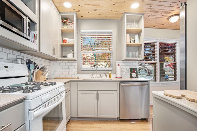 2867 Sharon Avenue SW, Wyoming, MI 49519