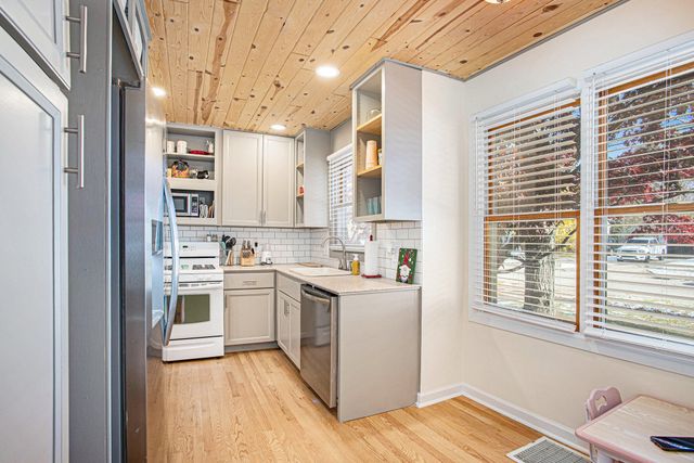 2867 Sharon Avenue SW, Wyoming, MI 49519