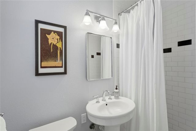 1325 24TH AVENUE N, St Petersburg, FL 33704