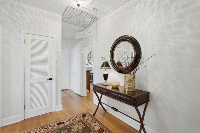 1325 24TH AVENUE N, St Petersburg, FL 33704