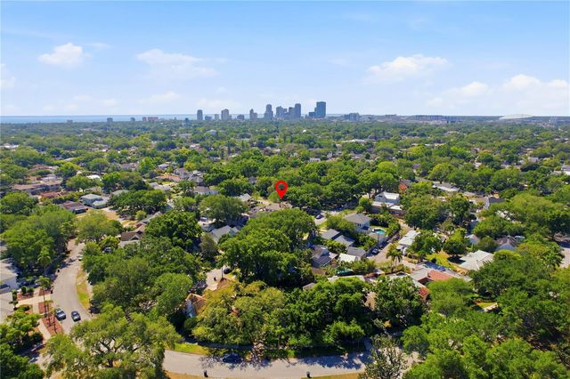 1325 24TH AVENUE N, St Petersburg, FL 33704