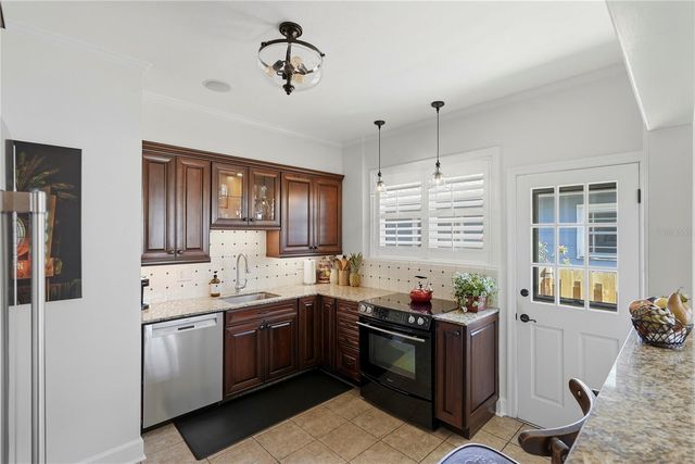 1325 24TH AVENUE N, St Petersburg, FL 33704