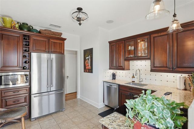 1325 24TH AVENUE N, St Petersburg, FL 33704