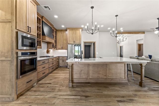 201 Carlow Way, Yukon, OK 73099