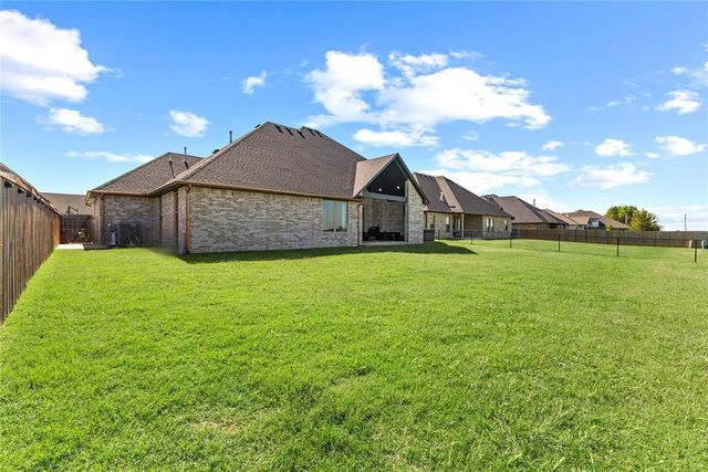 201 Carlow Way, Yukon, OK 73099