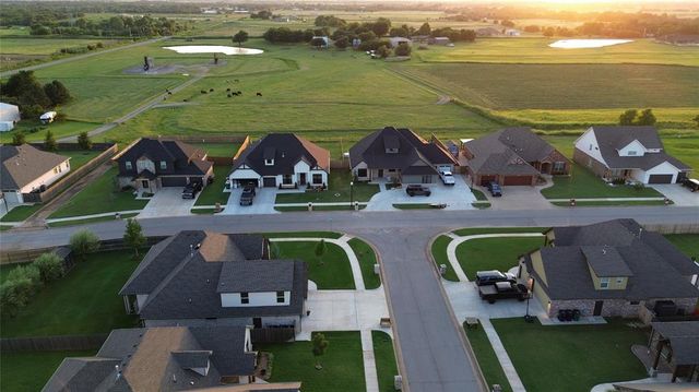 201 Carlow Way, Yukon, OK 73099