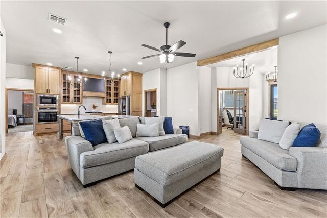 201 Carlow Way, Yukon, OK 73099