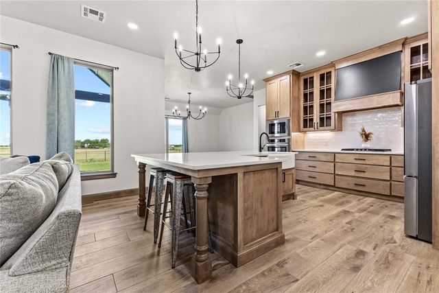 201 Carlow Way, Yukon, OK 73099
