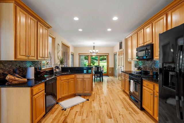 W305N2373 Maple AVENUE, Pewaukee, WI 53072